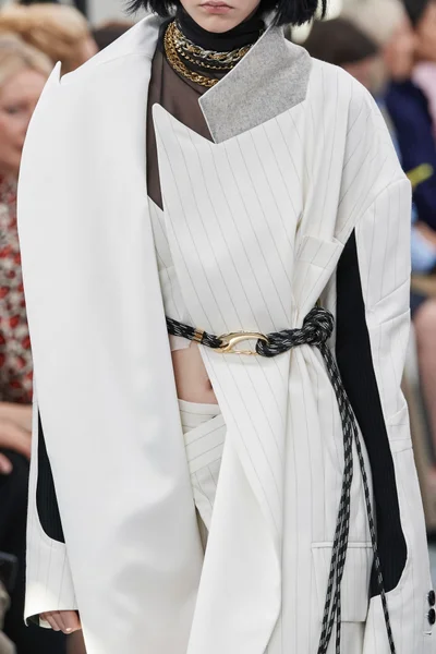 Look 40